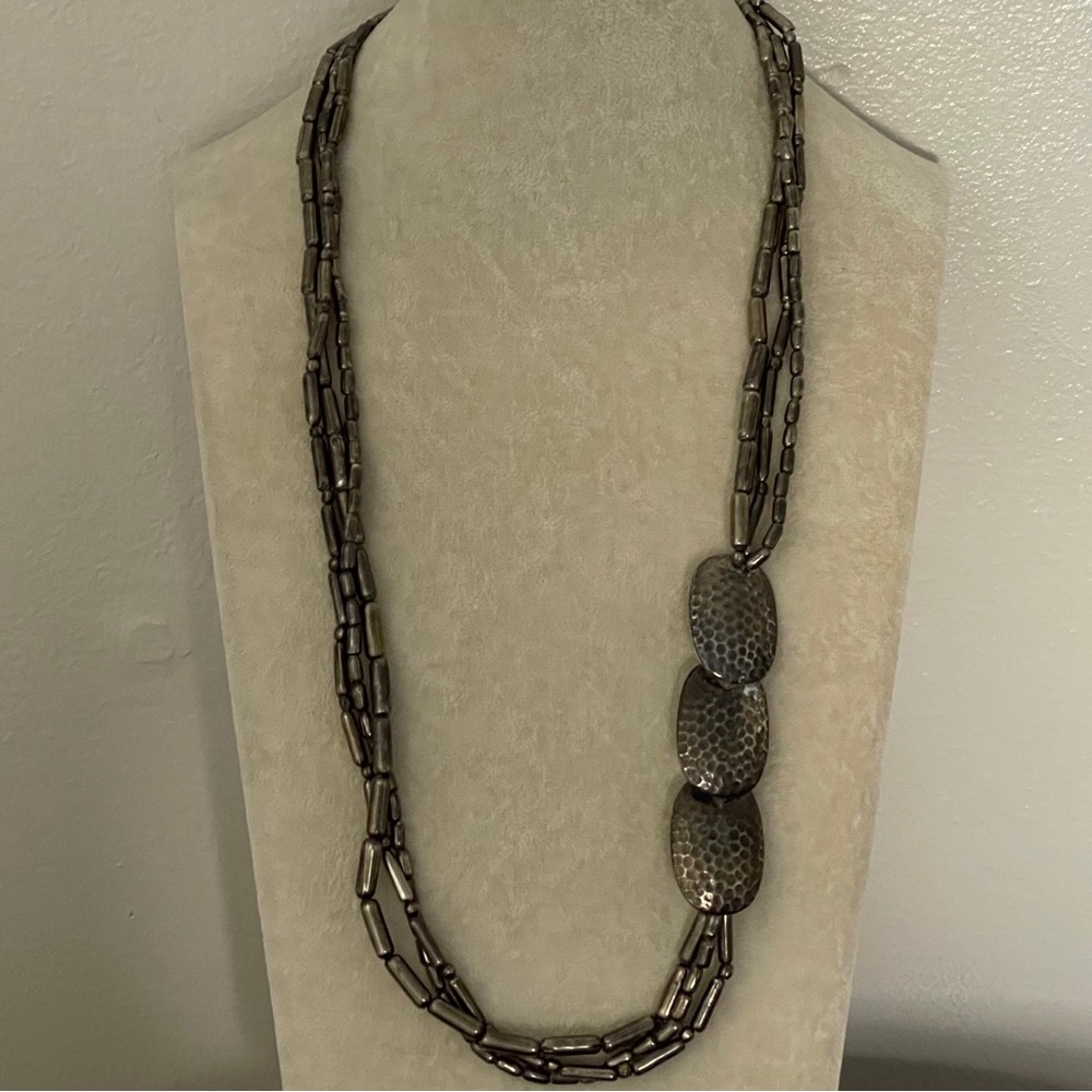 Vintage Necklace Silver tone.